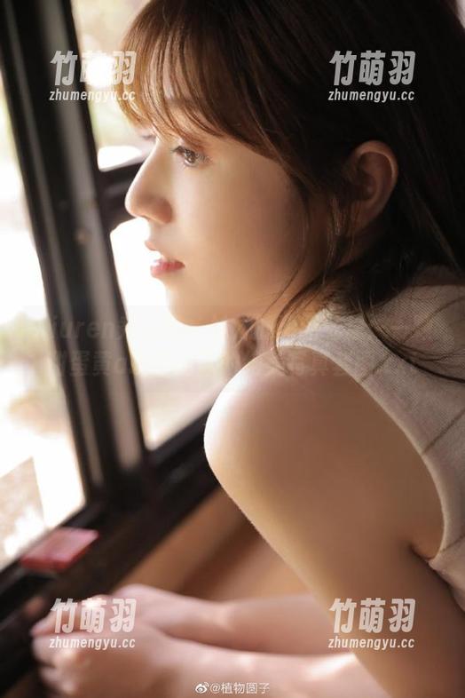 Xiuren秀人网 - 妹妹的清新气息：一颗甜蛋黄a摄影团队的绝美写真套图.txt