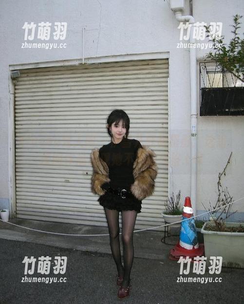 Xiuren秀人网 - 伊雪儿红裙摄影：这组原图作品展现她不同的风格.txt