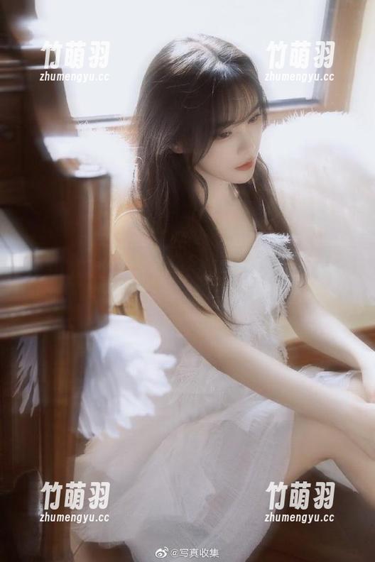 Xiuren秀人网 - 奈奈Fox的短裙日记：精选图集记录她的时尚瞬间.txt