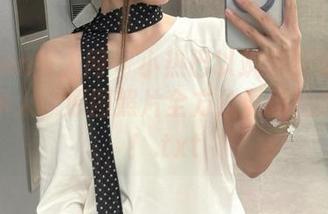 Xiuren秀人网 – 小热巴以飒爽婀娜美女形象示人，原图照片全方位展现她的魅力！.txt