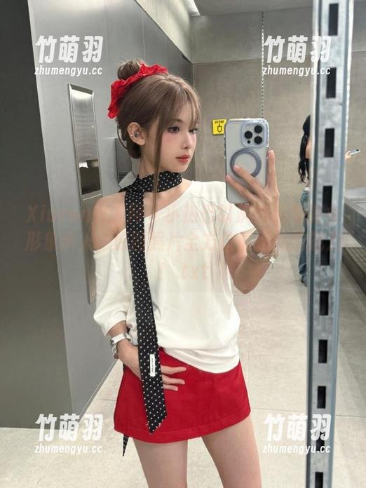 Xiuren秀人网 - 小热巴以飒爽婀娜美女形象示人，原图照片全方位展现她的魅力！.txt