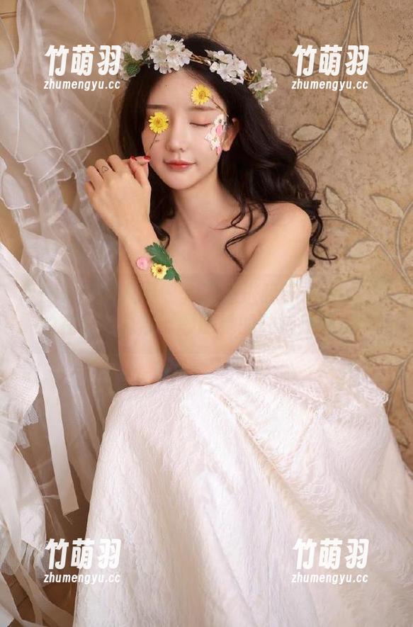 Xiuren秀人网 - 大胆迈进晚苏susu女神的在线写真展，领略她的独特风情.txt