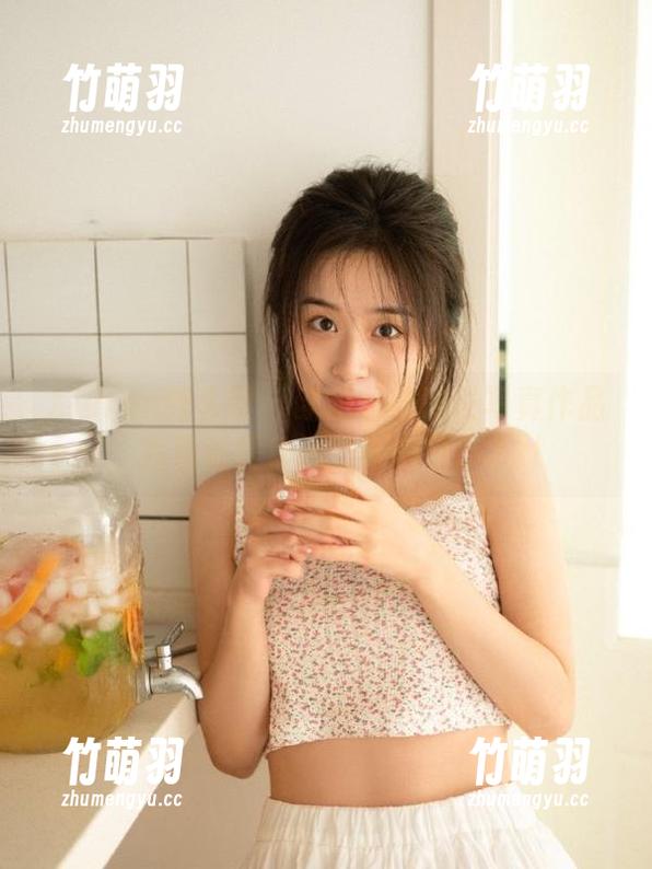 Xiuren秀人网 - 欧阳若依睡衣写真作品，有着温暖色调的原图分享.txt