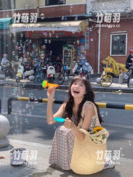 Xiuren秀人网 - 玥儿玥的双人套图分享，带你感受她与好友共同创造的美丽画面与动人瞬间。.txt