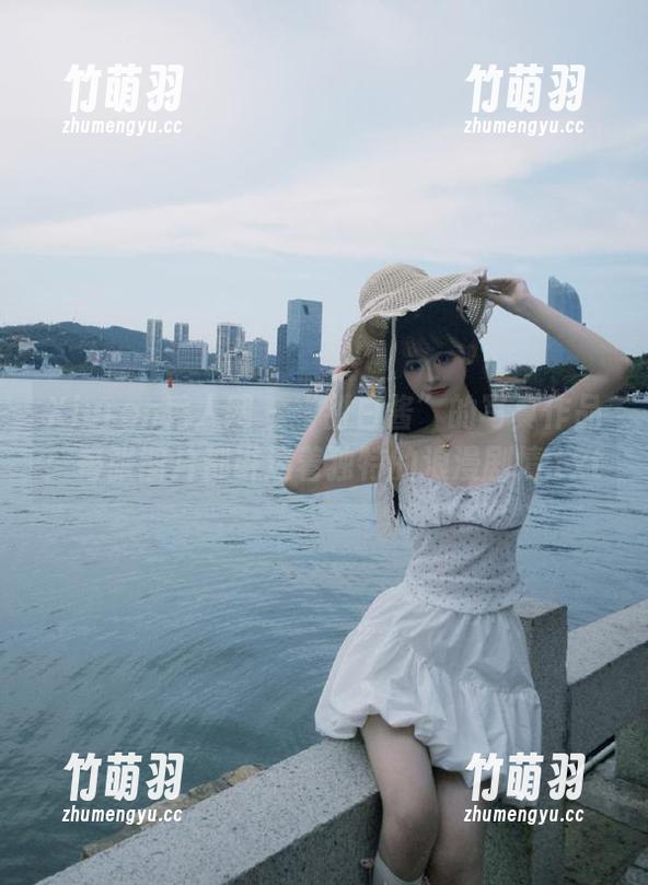 Xiuren秀人网 - “甜白酱”的写真作品：每张图片都讲述着独特的浪漫剧情.txt