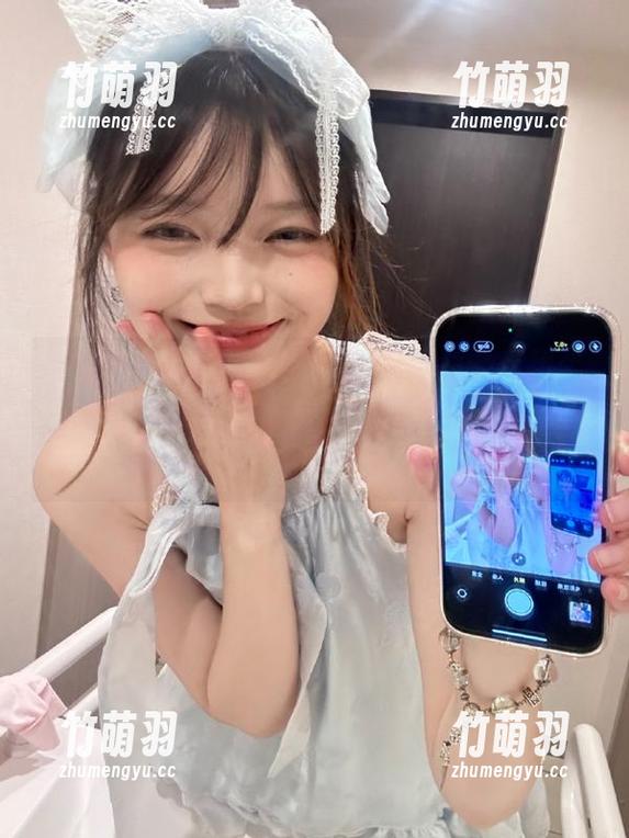 Xiuren秀人网 - 跟随白兔西希的步伐：日常写真分享，感受她的生活点滴与欢乐！.txt