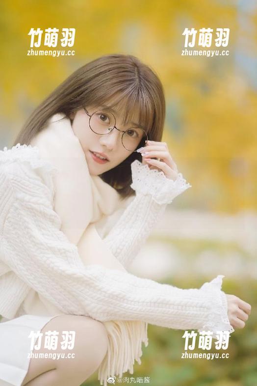 Xiuren秀人网 - 感受“私语baby”的魅力，透过腰身纤细的写真与照片探寻女性之美的多重面貌与深意.txt