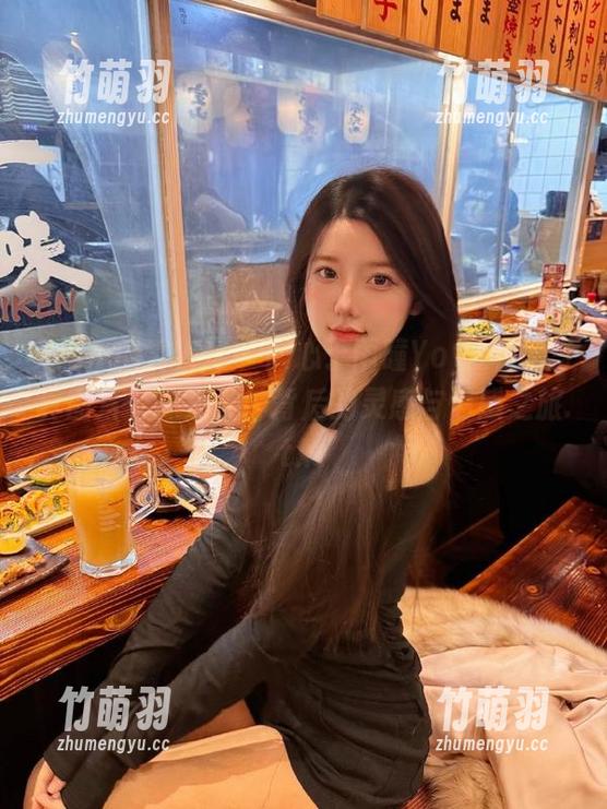 Xiuren秀人网 - 倾心于雨瞳Yoyo私房写真图片，探索女神背后的灵感与情感之旅.txt