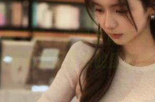 Xiuren秀人网 – 定制专属夏天：黄婧GIGI图集展现清新自然的盛夏魅力.txt