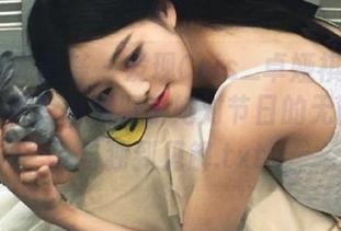 YouMi尤蜜荟 – 发现Cris_卓娅祺的圣诞写真，照片中凝聚了她对节日的无限热爱与独到见解.txt