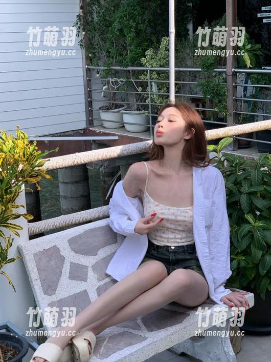 YouMi尤蜜荟 - 周于希倾情呈现：白色写真免费下载，记录每个动人瞬间！.txt