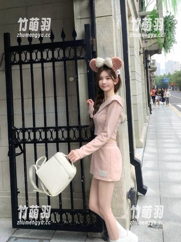 YouMi尤蜜荟 - 免费原图分享，周妍希棉袜写真，真实反映我的“品位”！.txt