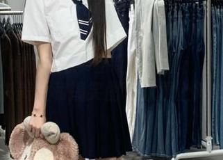 YouWu尤物馆 – 自嘲的力量：小尤奈连体衣美图和搞笑图包双重上阵.txt