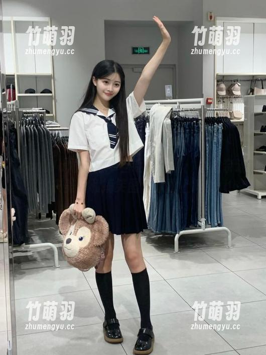 YouWu尤物馆 - 自嘲的力量：小尤奈连体衣美图和搞笑图包双重上阵.txt