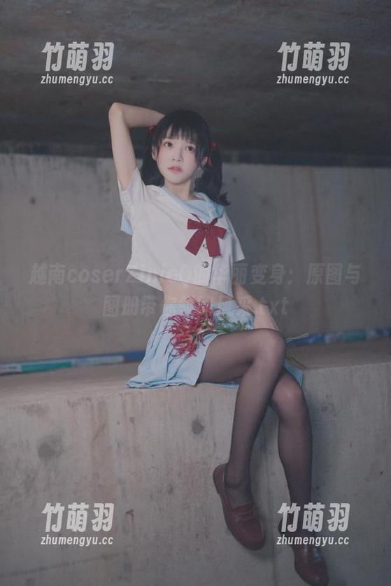 越南coserZinieQ的华丽变身：原图与图册带你领略风采.txt