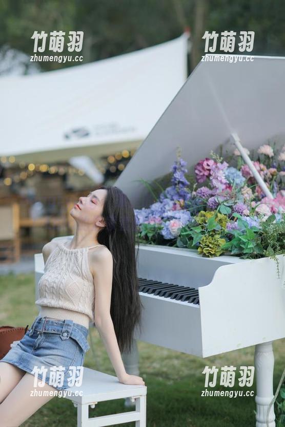 beautyleg - 家里的每个角落都是舞台！Lola的居家套图作品带你飞！.txt
