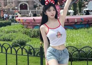 beautyleg – 享受Lorraine的粉色之旅，全套图包与你共享美丽瞬间.txt