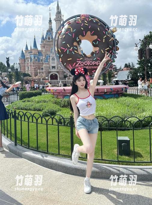 beautyleg - 享受Lorraine的粉色之旅，全套图包与你共享美丽瞬间.txt
