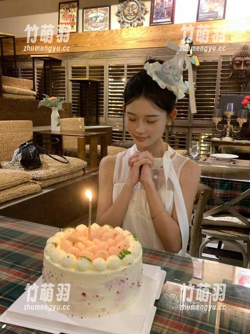 beautyleg - 精美图包更新：Minnie女仆全新写真作品，尽显妩媚风情.txt