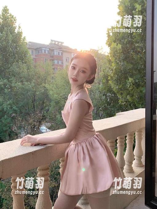 beautyleg - Miso裸足写真资源：传递自由精神与自然魅力的作品集.txt