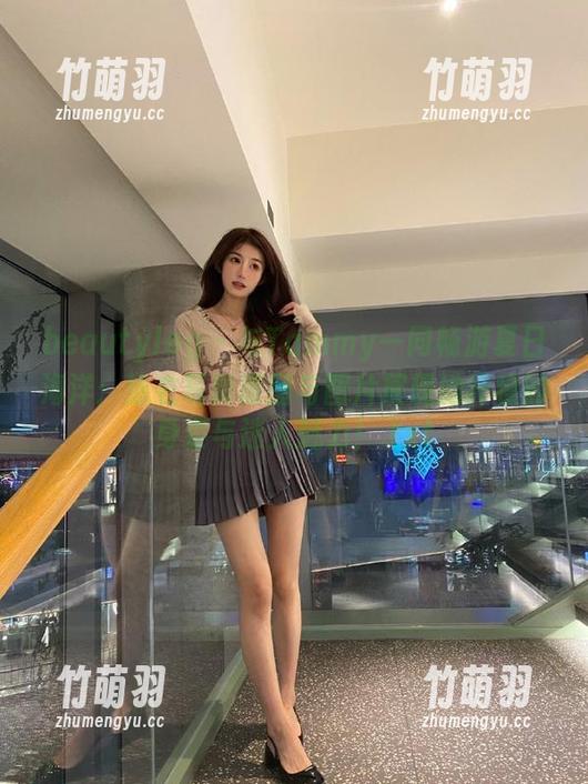 beautyleg - 与Tammy一同畅游夏日海洋：泳衣写真原图与图片展现她纤瘦的身姿与迷人魅力！.txt