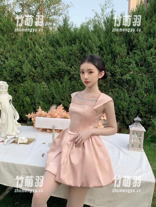 pans - 体验金色沙滩，兰心泳装无圣光套图完美演绎夏日风情.txt