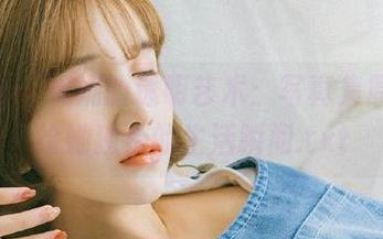 pans – 妮妮的透明艺术：写真集原图描绘她独特的生活瞬间.txt