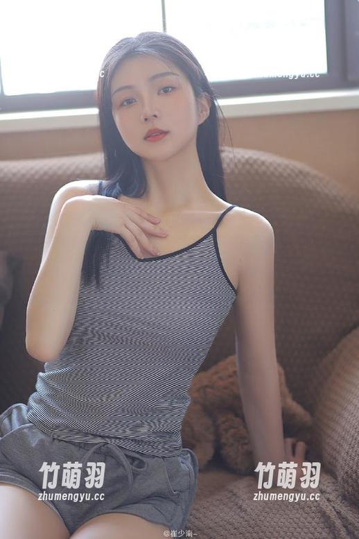 pans - 小倩纯白写真图包：完美捕捉清晨阳光下的纯净与自然之美.txt