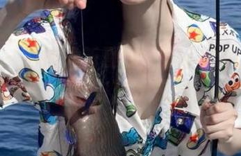pans – 拥抱清新夏日，小小的短裤写真全套带你感受甜美风情！.txt