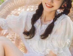 pans – 透明与真实的交融：曲奇带来的最新美图更新，触动你的心灵.txt