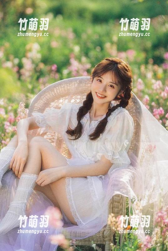 pans - 透明与真实的交融：曲奇带来的最新美图更新，触动你的心灵.txt