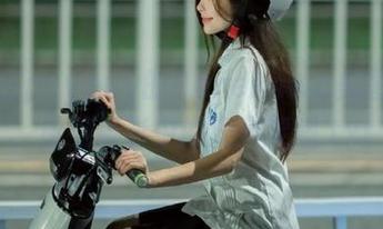 沉浸在puypuy的Hanekawa美图合集，感受摄影中的无尽灵感.txt