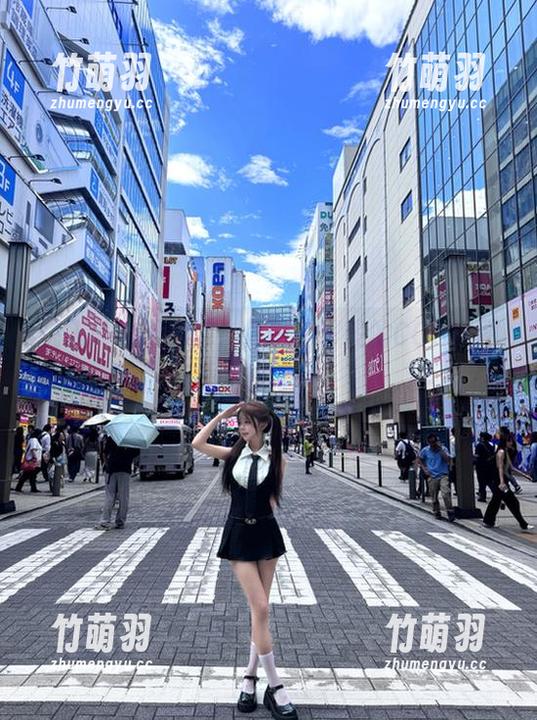 跳入けん研泳池，体验梦幻般的COS套图之旅.txt