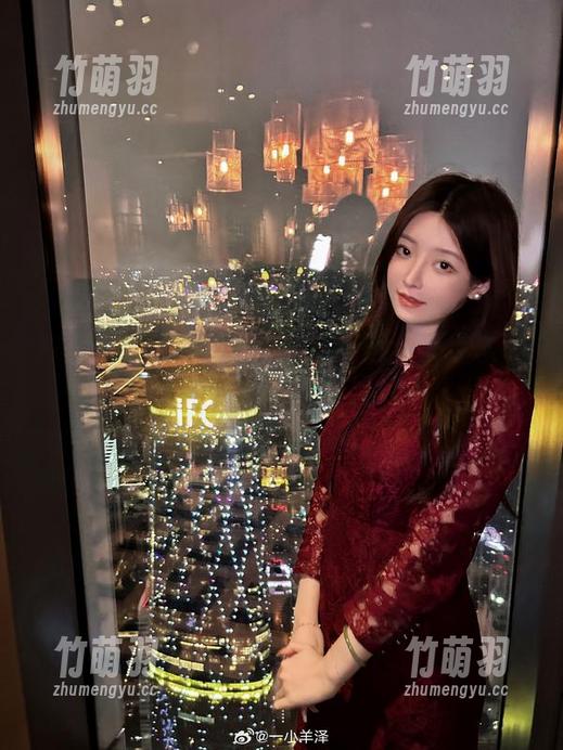 探索一小央泽的世界：高清黑丝死库水写真，展现她独特魅力与个性！.txt