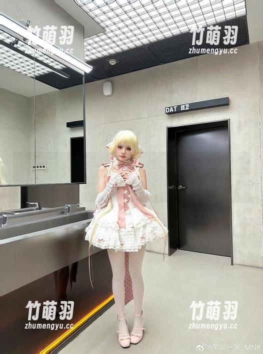 一笑芳香沁的天台写真，免费下载带你感受阳光下的甜美时刻！.txt