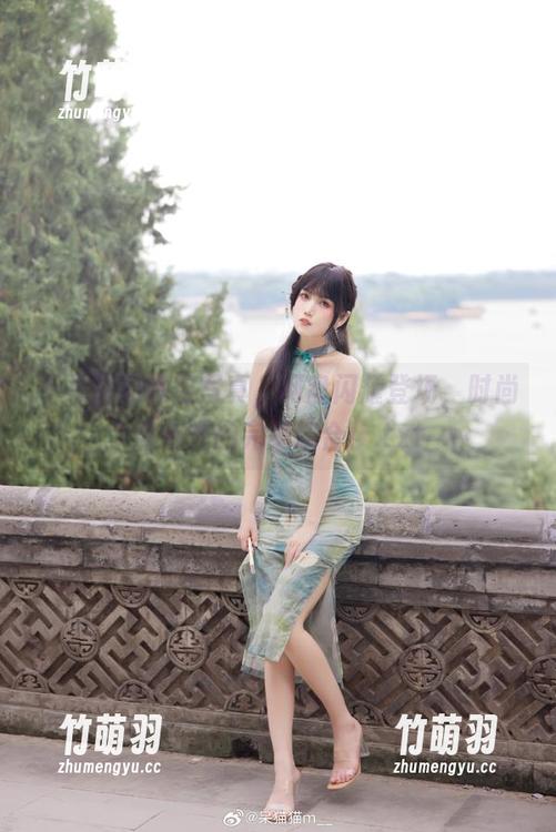 不呆猫的镂空写真，网盘闪耀登场，时尚与个性的完美结合！.txt