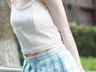 丽柜 – 发现xilly的魅力：全新眼镜写真集，免费下载塑造你的时尚灵感！.txt