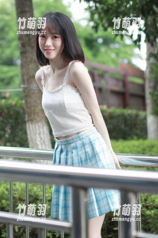 丽柜 - 发现xilly的魅力：全新眼镜写真集，免费下载塑造你的时尚灵感！.txt