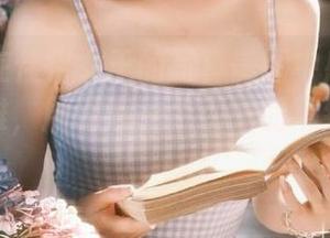 丽柜 – 在佳怡女王的写真美图中感受女神般的优雅，展现每一个细节的精致与迷人！.txt