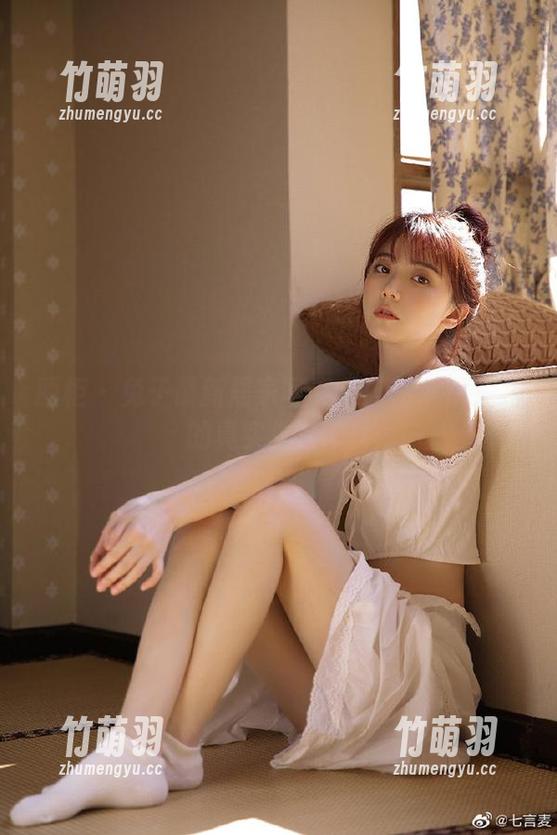 丽柜 - 兔子最新居家写真集：高清镜头下的真实生活.txt