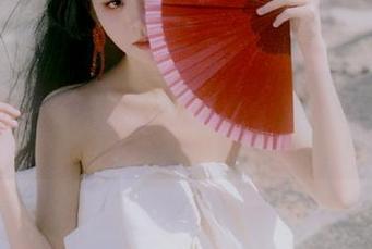 丽柜 – 领略凌凌黑白写真艺术：分享她心目中的原图与灵感来源.txt