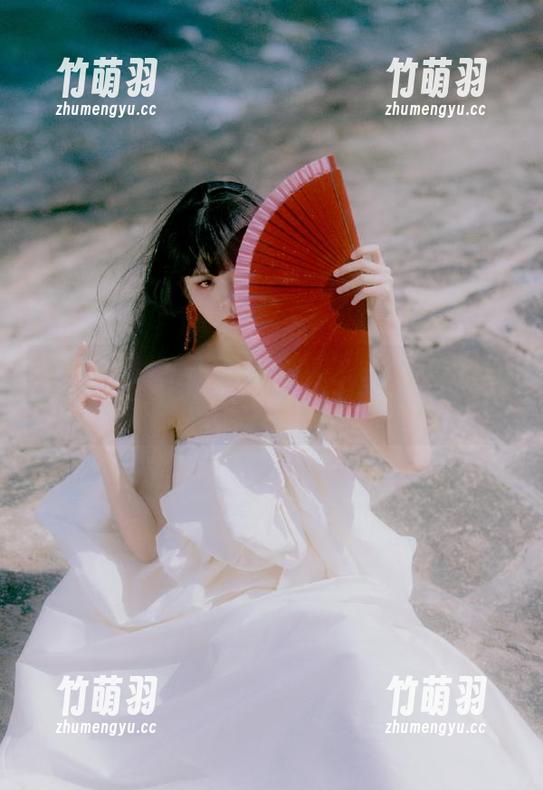 丽柜 - 领略凌凌黑白写真艺术：分享她心目中的原图与灵感来源.txt
