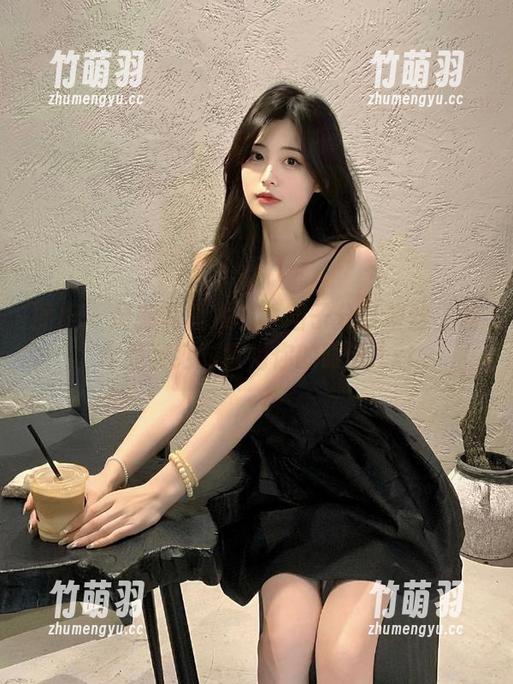 丽柜 - 最新写真发布：团子分享蕾丝主题作品，绝对惊艳你的眼球.txt