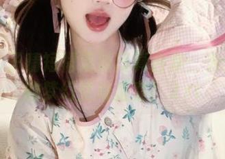 丽柜 – 子晴短裙清新写真合集：为你准备的梦幻壁纸盛宴！.txt