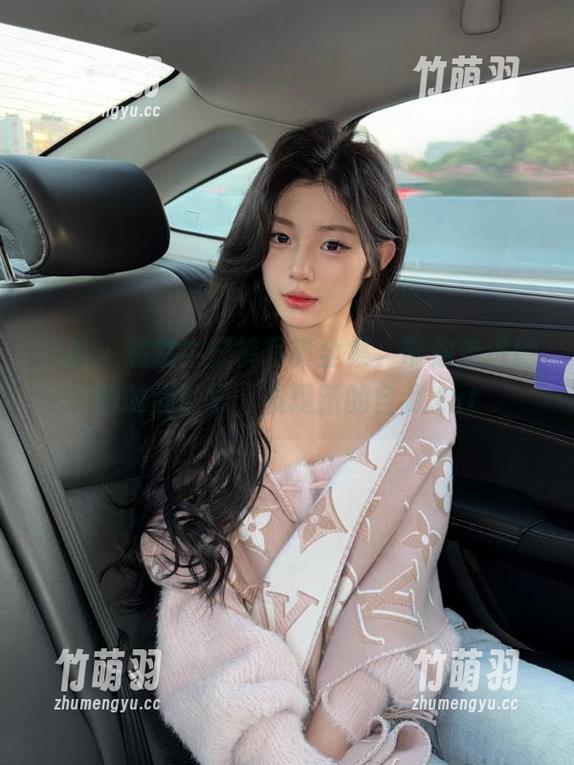 丽柜 - 悠悠牛仔裤写真全集，带你走进她的时尚世界，发现新的自我.txt
