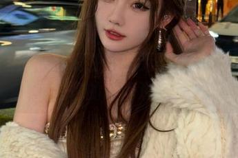 丽柜 – 欣赏晴晴独特的无圣光毛衣作品，重塑你的时尚观念.txt
