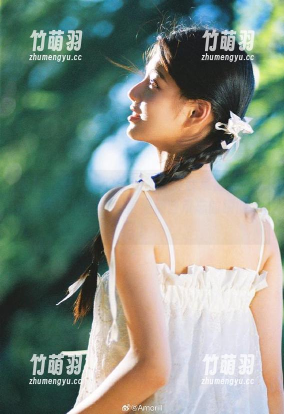 丽柜 - 在肖肖的死库水写真合集里，发现那些专属的壁纸，重温那些难忘的瞬间.txt
