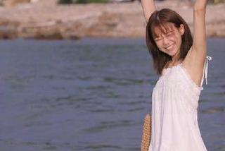 丽柜 – 探索菲菲的套装写真原图，感受她魅力四射的时尚之旅.txt