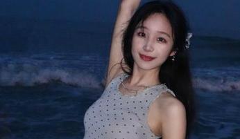 丽柜 – 带你走进轩轩兔女郎的世界，写真集分享充满诱惑！.txt