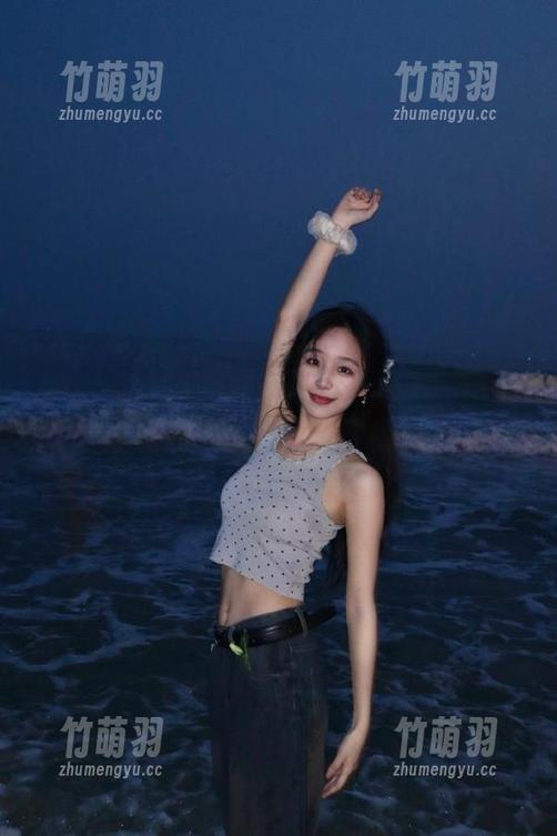 丽柜 - 带你走进轩轩兔女郎的世界，写真集分享充满诱惑！.txt